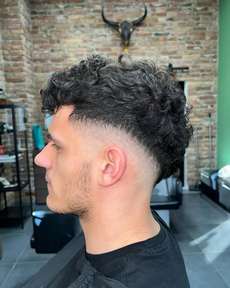 Burst fade s kovrčavim vrhom, fade šišanje Osijek